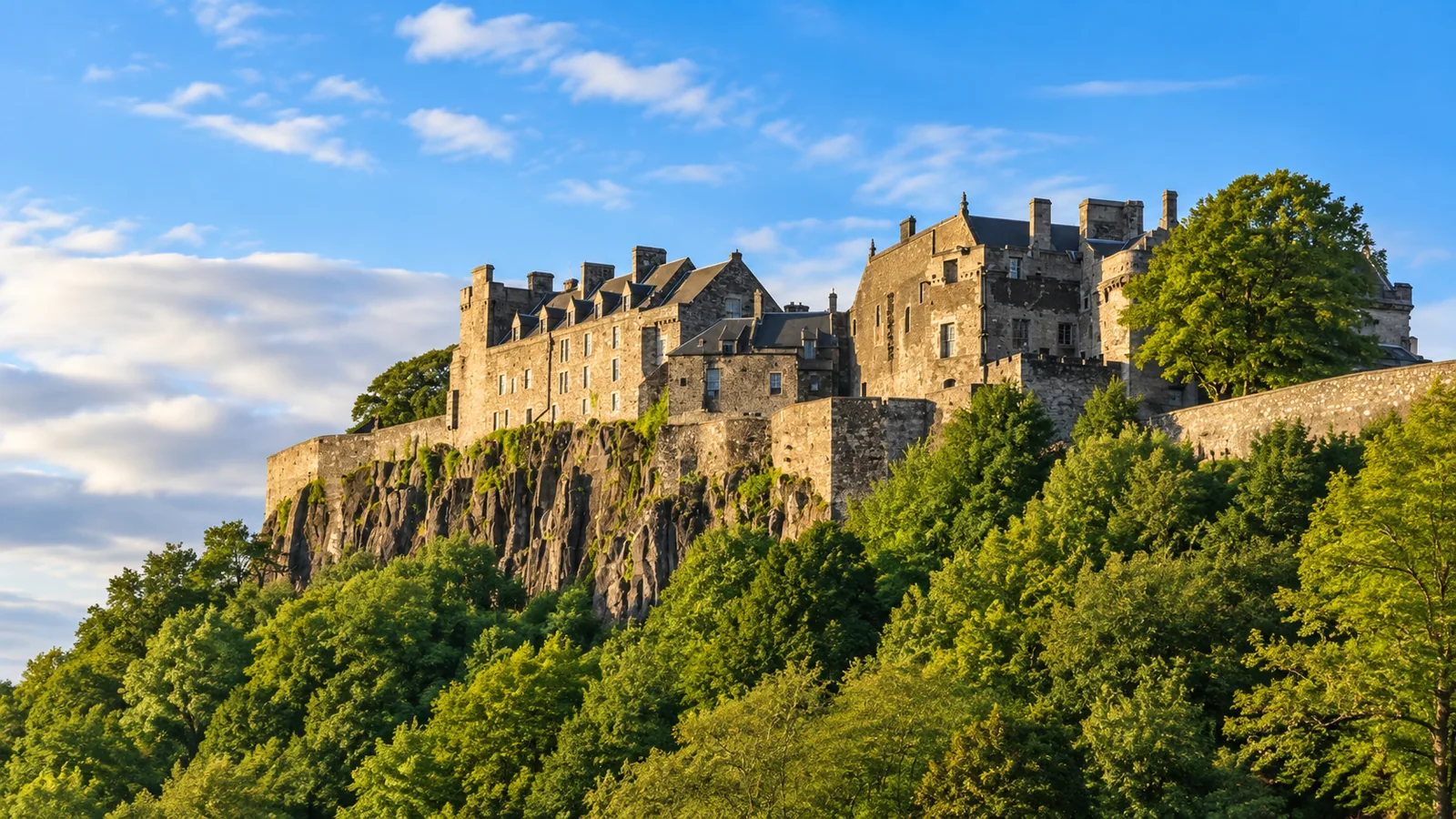 You are currently viewing Stirling Castle: Walking Through the Heart of Scotland’s Royal History